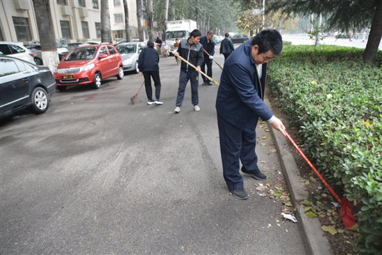 濮陽(yáng)市自來水公司開展“城市清潔日”活動(dòng)2