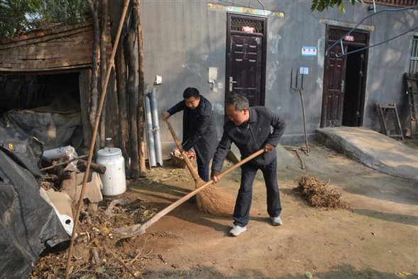 濮陽(yáng)市自來(lái)水公司“手拉手”庭院整治活動(dòng)