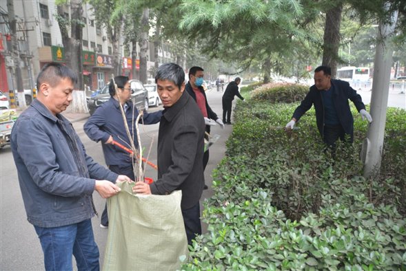 濮陽(yáng)市自來水公司開展“城市清潔日”活動(dòng)4